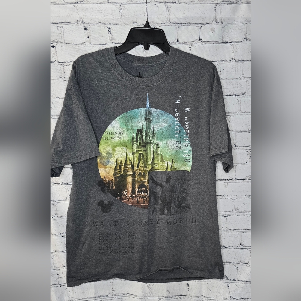 Walt‎ Disney Disney Parks Graphic T-Shirt Size Large
